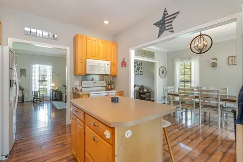 Kitchen - 6443 Highway 25e, Springfield, TN 37172 photo 2 of 2