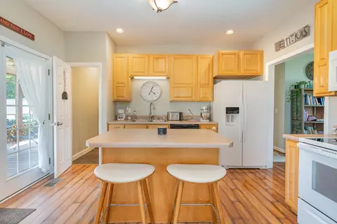 Kitchen - 6443 Highway 25e, Springfield, TN 37172 photo 1 of 2