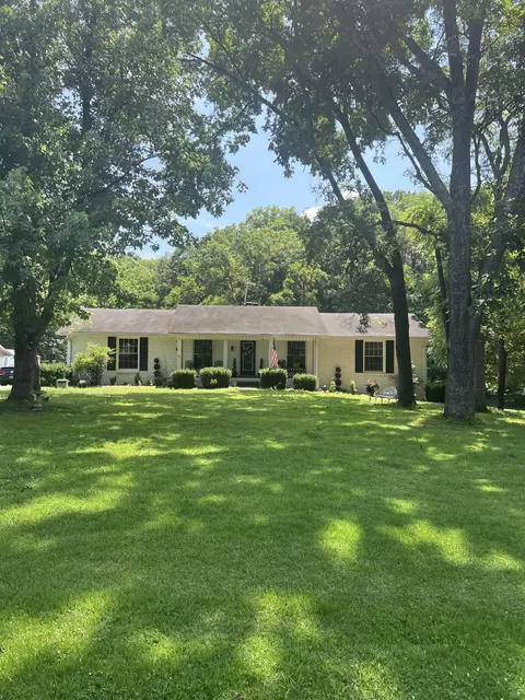 137 Glenn Hill Dr, Hendersonville, TN 37075