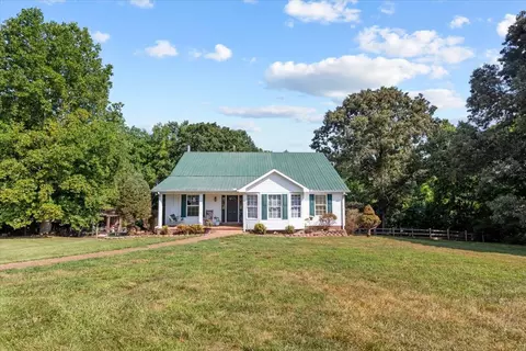 7340 Sac Lampley Rd, Bon Aqua, TN 37025