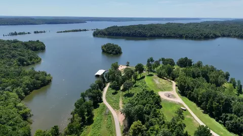 895 Bass Bay Rd, Big Sandy, TN 38221