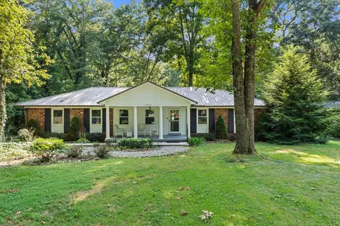 1004 Westwood Dr, Tullahoma, TN 37388