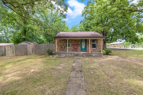 Exterior - 107 Blue Rd, Dickson, TN 37055 photo 2 of 7