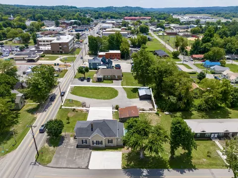 306 N Main St, Ashland City, TN 37015