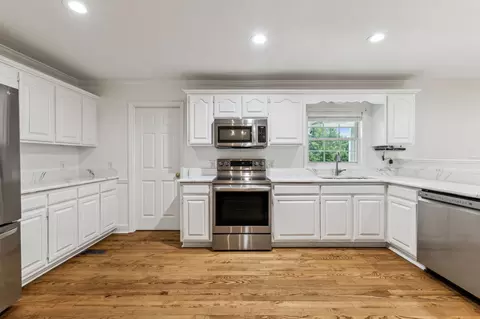 Kitchen - 2604 Mariview Dr, Springfield, TN 37172 photo 2 of 3
