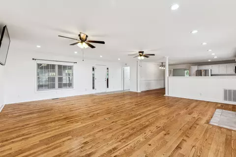 Living - 2604 Mariview Dr, Springfield, TN 37172 photo 9 of 11