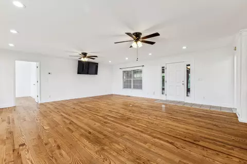 Living - 2604 Mariview Dr, Springfield, TN 37172 photo 10 of 11
