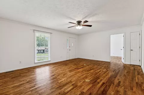 Living - 2604 Mariview Dr, Springfield, TN 37172 photo 3 of 11