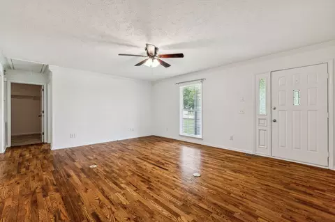 Living - 2604 Mariview Dr, Springfield, TN 37172 photo 2 of 11