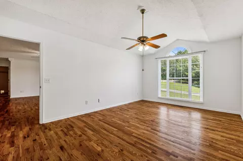Living - 2604 Mariview Dr, Springfield, TN 37172 photo 6 of 11