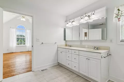 Bath - 2604 Mariview Dr, Springfield, TN 37172 photo 6 of 6