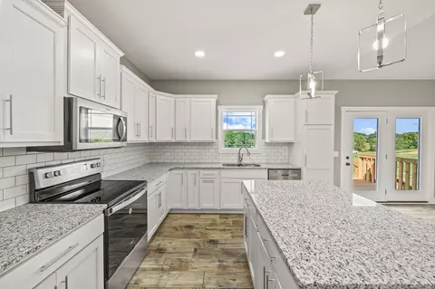 Kitchen - 4711 Window Cliff Rd, Baxter, TN 38544 photo 2 of 3