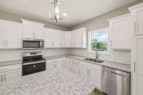 Kitchen - 4711 Window Cliff Rd, Baxter, TN 38544 photo 3 of 3