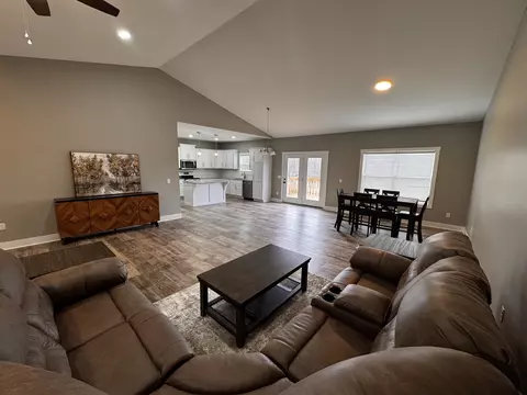 Living - 4711 Window Cliff Rd, Baxter, TN 38544 photo 2 of 3