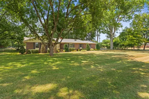 1405 Old Estill Springs Rd, Winchester, TN 37398
