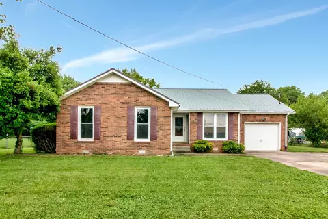 703 Buttercup Dr, Clarksville, TN 37040