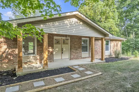 1017 Woodmont Dr, Dickson, TN 37055