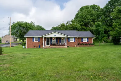 119 S Cedar St, Cross Plains, TN 37049