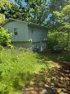 948 E Valley Dr, Rossville, GA 30741