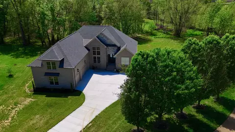 1030 Founders Ln, Portland, TN 37148