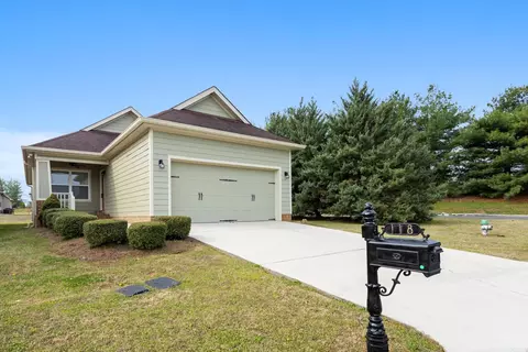 118 Fieldstone Cmns, Rock Spring, GA 30739