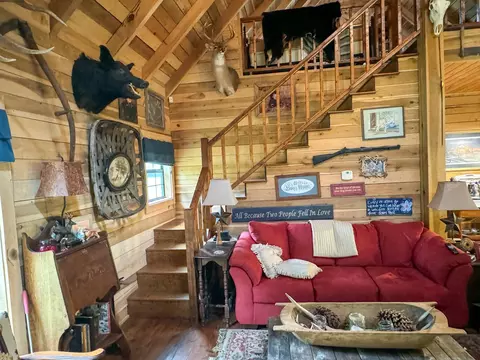 Living - 439 Appleton Rd, Five Points, TN 38457 photo 4 of 5