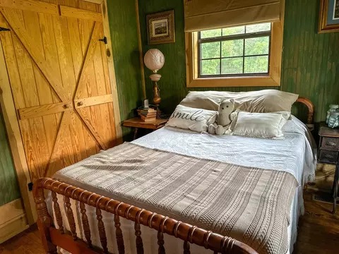 Bedroom - 439 Appleton Rd, Five Points, TN 38457 photo 2 of 3
