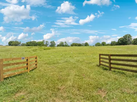 4 Double Branch Rd, Columbia, TN 38401