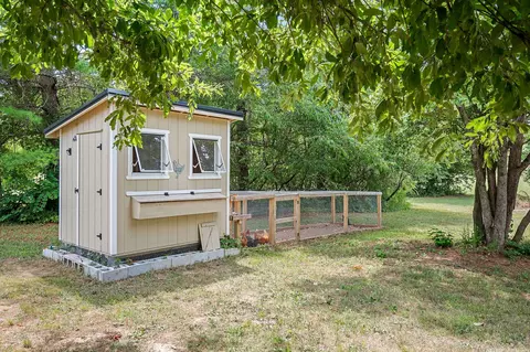 Exterior - 692 Peach Ave, Morrison, TN 37357 photo 11 of 11
