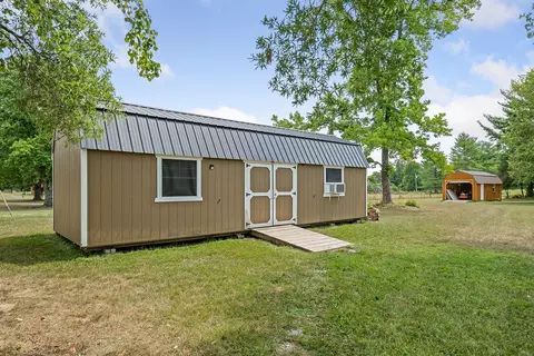 Exterior - 692 Peach Ave, Morrison, TN 37357 photo 9 of 11