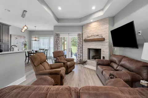 Living - 692 Peach Ave, Morrison, TN 37357 photo 3 of 3
