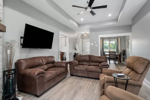 Living - 692 Peach Ave, Morrison, TN 37357 photo 2 of 3