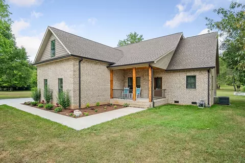Exterior - 692 Peach Ave, Morrison, TN 37357 photo 3 of 11