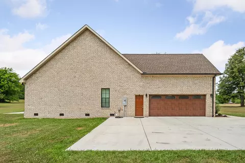Exterior - 692 Peach Ave, Morrison, TN 37357 photo 8 of 11