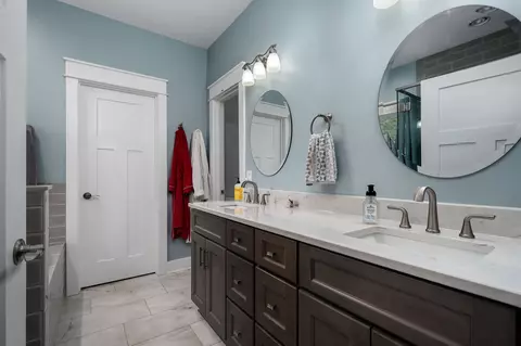 Bath - 692 Peach Ave, Morrison, TN 37357 photo 1 of 4