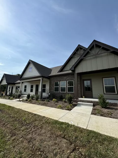 665 Swanston Ln, Gallatin, TN 37066