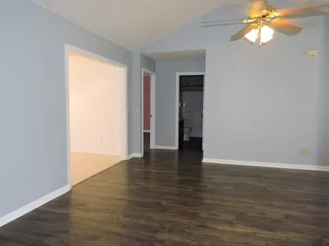 Living - 136 Eldon Dr, Manchester, TN 37355 photo 3 of 3