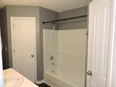 Bath - 136 Eldon Dr, Manchester, TN 37355 photo 1 of 3