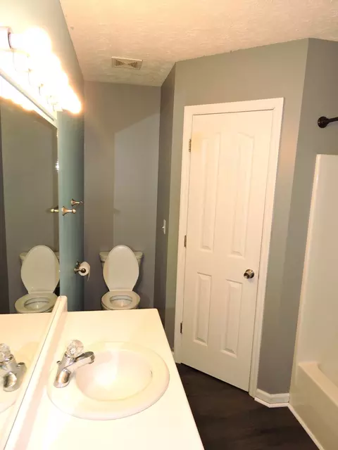 Bath - 136 Eldon Dr, Manchester, TN 37355 photo 2 of 3