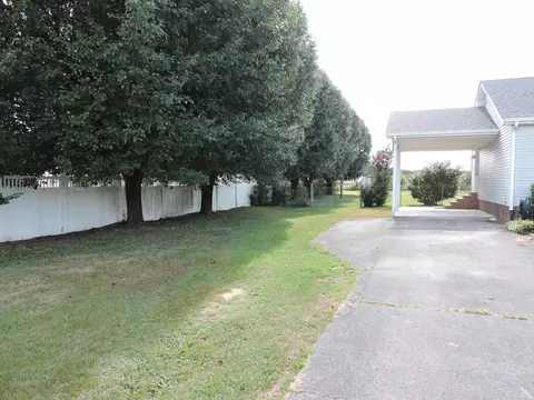 Exterior - 136 Eldon Dr, Manchester, TN 37355 photo 4 of 5