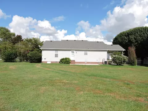 Exterior - 136 Eldon Dr, Manchester, TN 37355 photo 3 of 5