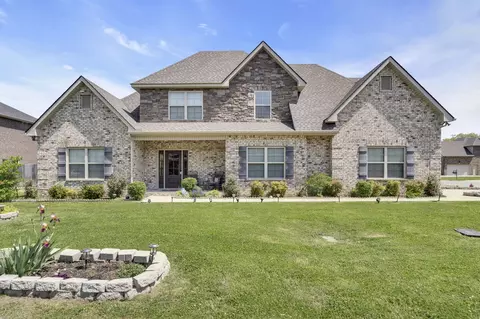 2906 Lightning Bug Dr, Murfreesboro, TN 37129