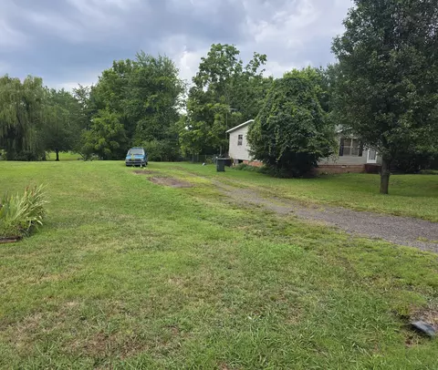 106 Oak Leaf Dr, Dickson, TN 37055 photo 2