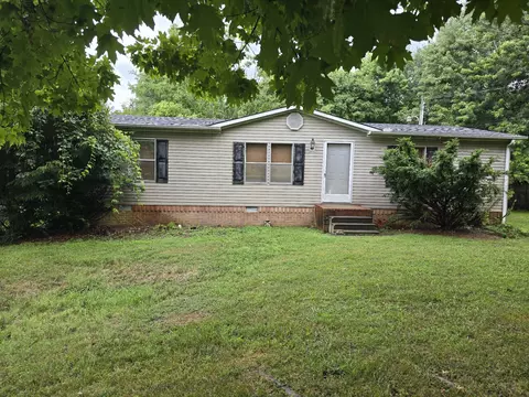 106 Oak Leaf Dr, Dickson, TN 37055