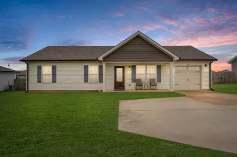 911 Hugh Hunter Rd, Oak Grove, KY 42262