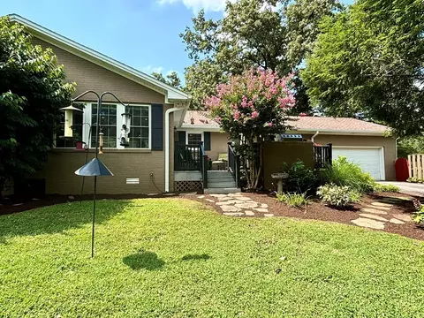 300 Sherwood Dr, Hopkinsville, KY 42240