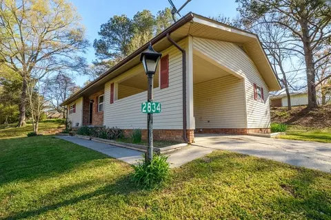 2834 Suncrest Dr, Dalton, GA 30720