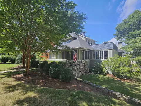 211 Richardson St, Lookout Mountain, TN 37350