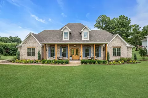 523 Country Club Dr, Dickson, TN 37055