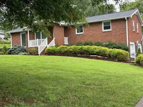 155 Lakeside Park Dr, Hendersonville, TN 37075